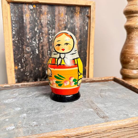 Matryoshka Traditional Vintage Wooden Nesting 3 Doll Set - Picture 5 of 8